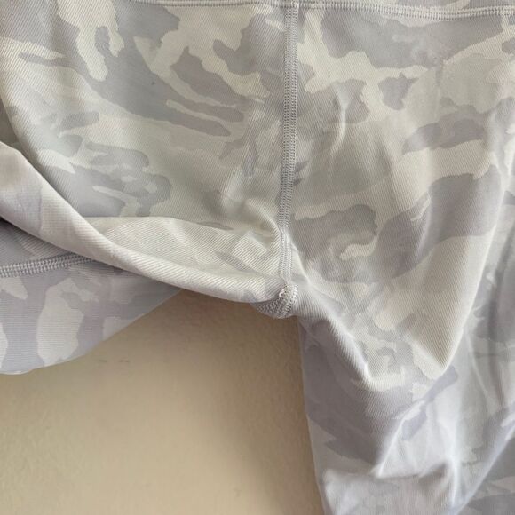 Lululemon Wunder Under High Rise Tight 25" Luxtreme Size 6 Incognito Camo White - Picture 8 of 11